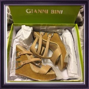 💜 BRAND NEW 💜 Gianni Bini Emiras wedges! 💜